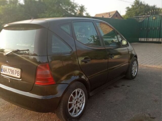 Черный Мерседес А класс, объемом двигателя 1.6 л и пробегом 306 тыс. км за 1900 $, фото 2 на Automoto.ua