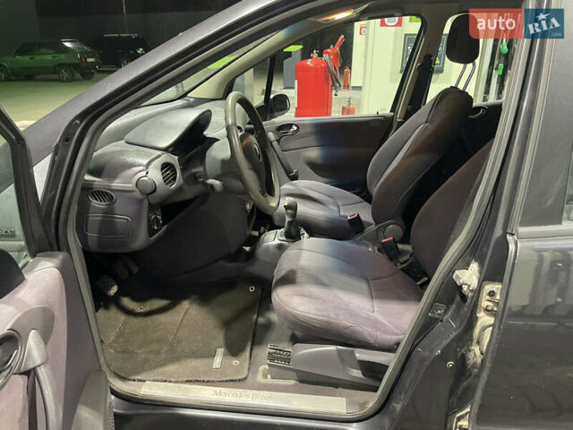 Черный Мерседес А класс, объемом двигателя 1.6 л и пробегом 270 тыс. км за 2450 $, фото 29 на Automoto.ua