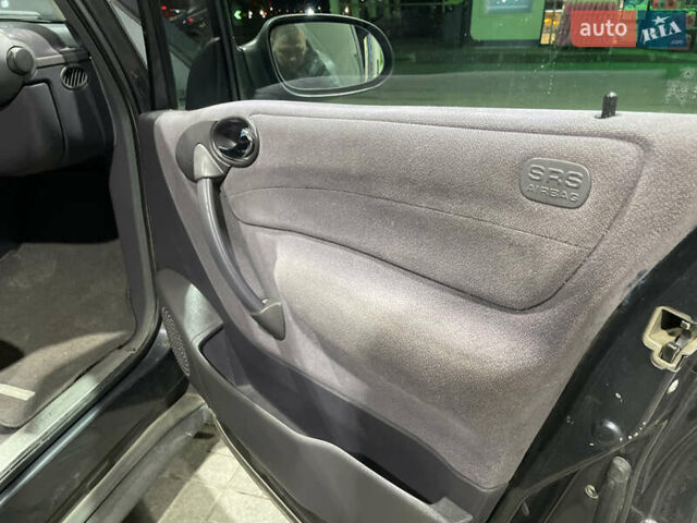 Черный Мерседес А класс, объемом двигателя 1.6 л и пробегом 270 тыс. км за 2450 $, фото 28 на Automoto.ua