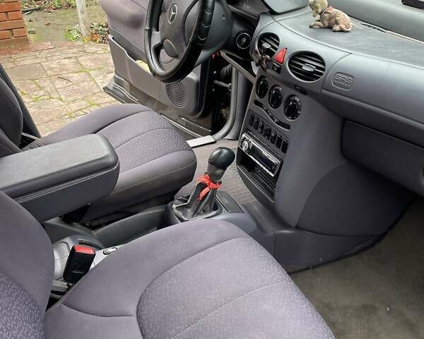 Черный Мерседес А класс, объемом двигателя 1.69 л и пробегом 350 тыс. км за 3500 $, фото 6 на Automoto.ua