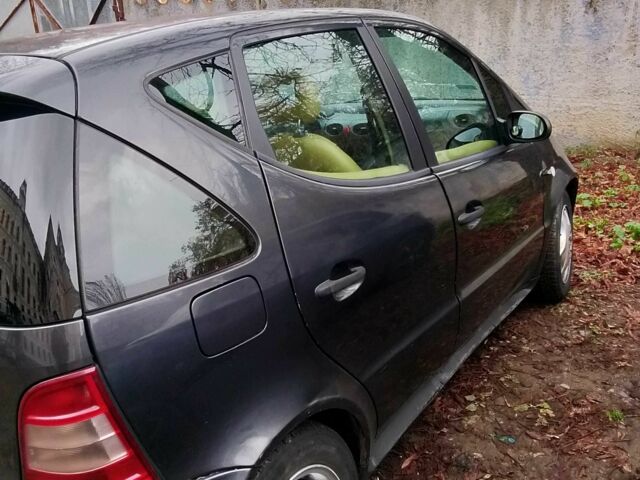 Черный Мерседес А класс, объемом двигателя 1.7 л и пробегом 255 тыс. км за 1600 $, фото 2 на Automoto.ua