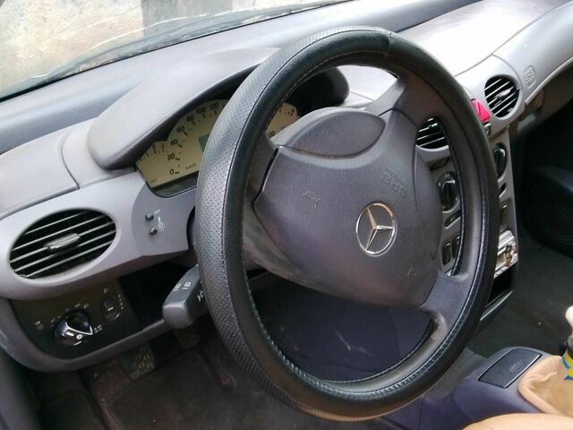 Черный Мерседес А класс, объемом двигателя 1.7 л и пробегом 255 тыс. км за 1600 $, фото 4 на Automoto.ua