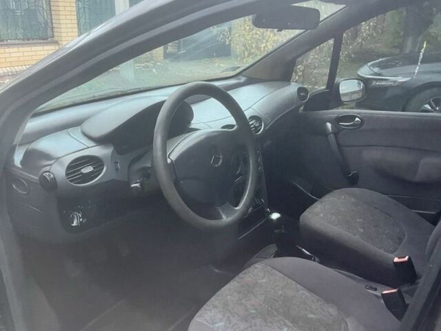 Черный Мерседес А класс, объемом двигателя 1.9 л и пробегом 250 тыс. км за 1253 $, фото 7 на Automoto.ua