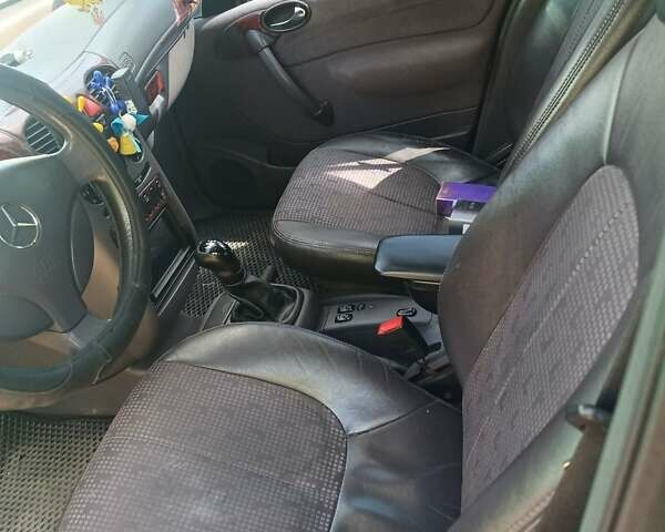 Черный Мерседес А класс, объемом двигателя 1.7 л и пробегом 245 тыс. км за 3500 $, фото 6 на Automoto.ua