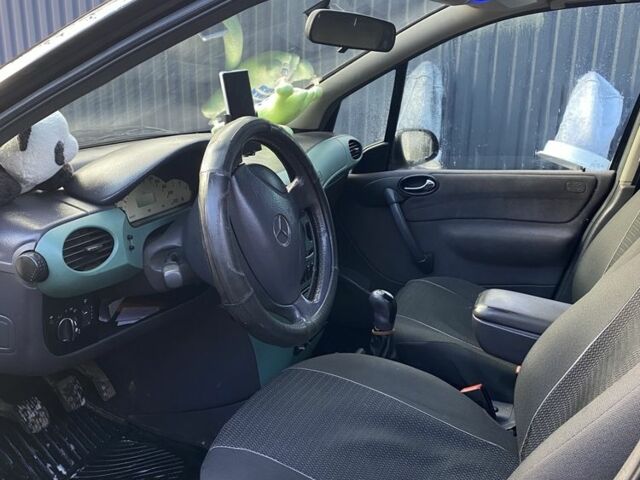 Черный Мерседес А класс, объемом двигателя 1.7 л и пробегом 260 тыс. км за 2750 $, фото 5 на Automoto.ua