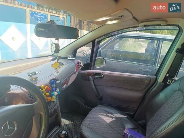 Черный Мерседес А класс, объемом двигателя 1.7 л и пробегом 245 тыс. км за 3500 $, фото 4 на Automoto.ua