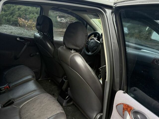 Черный Мерседес А класс, объемом двигателя 1.7 л и пробегом 240 тыс. км за 3500 $, фото 6 на Automoto.ua