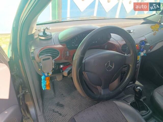 Черный Мерседес А класс, объемом двигателя 1.7 л и пробегом 245 тыс. км за 3500 $, фото 10 на Automoto.ua