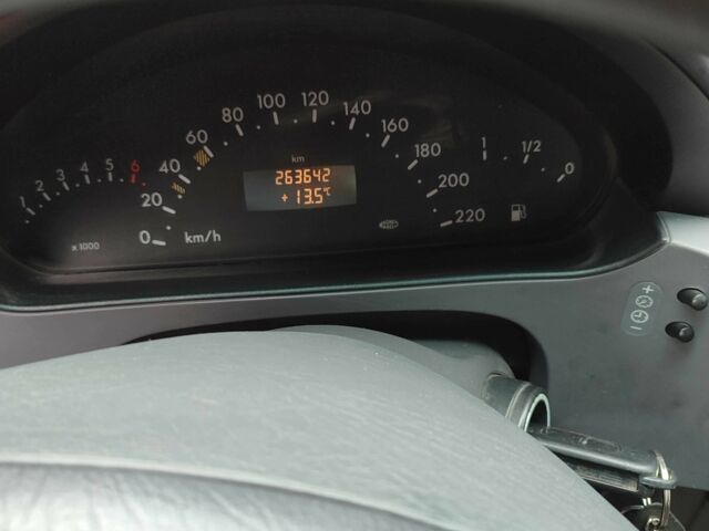 Черный Мерседес А класс, объемом двигателя 1.4 л и пробегом 262 тыс. км за 2300 $, фото 3 на Automoto.ua