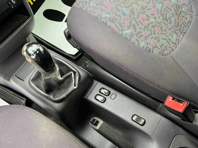 Черный Мерседес А класс, объемом двигателя 1.7 л и пробегом 289 тыс. км за 3999 $, фото 12 на Automoto.ua