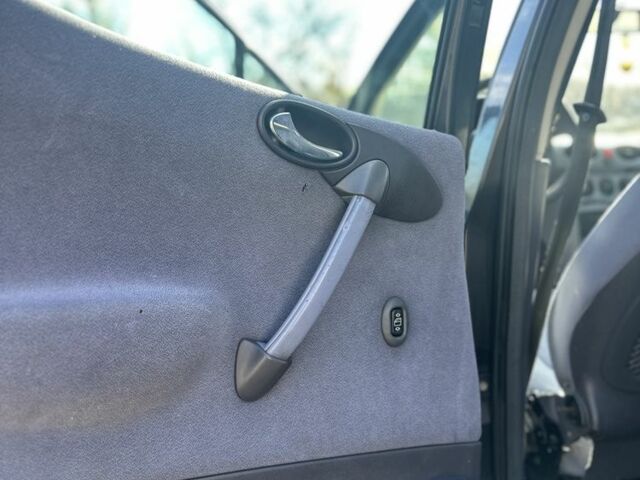 Чорний Мерседес А клас, об'ємом двигуна 1.6 л та пробігом 250 тис. км за 1350 $, фото 11 на Automoto.ua