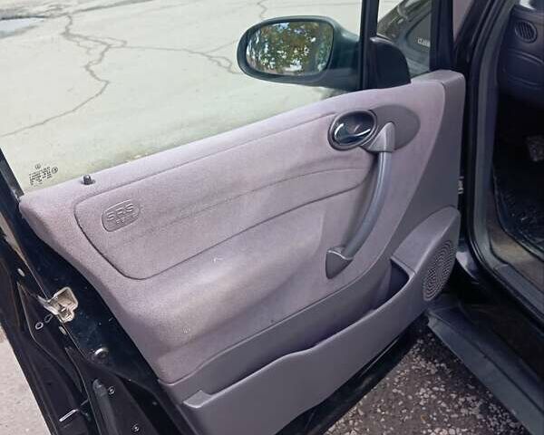 Черный Мерседес А класс, объемом двигателя 1.69 л и пробегом 270 тыс. км за 3100 $, фото 4 на Automoto.ua