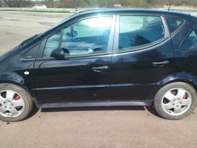 Черный Мерседес А класс, объемом двигателя 1.9 л и пробегом 212 тыс. км за 3999 $, фото 2 на Automoto.ua