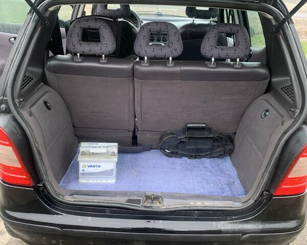 Черный Мерседес А класс, объемом двигателя 1.6 л и пробегом 201 тыс. км за 2999 $, фото 18 на Automoto.ua