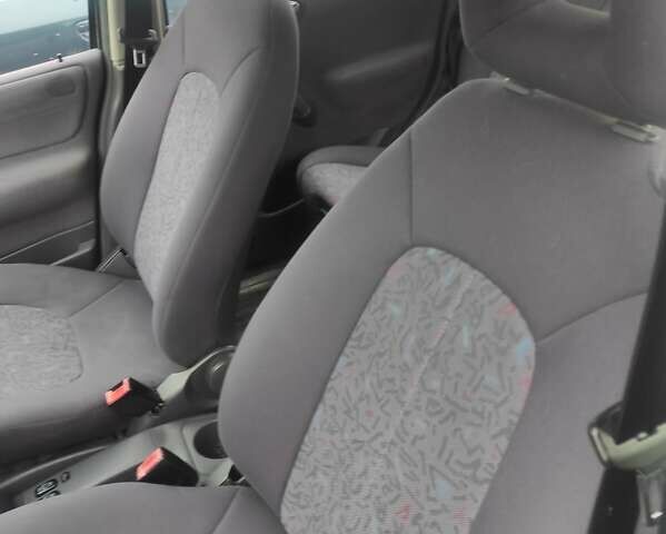 Черный Мерседес А класс, объемом двигателя 1.4 л и пробегом 235 тыс. км за 2800 $, фото 4 на Automoto.ua