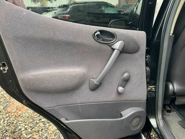 Черный Мерседес А класс, объемом двигателя 1.7 л и пробегом 289 тыс. км за 3999 $, фото 14 на Automoto.ua