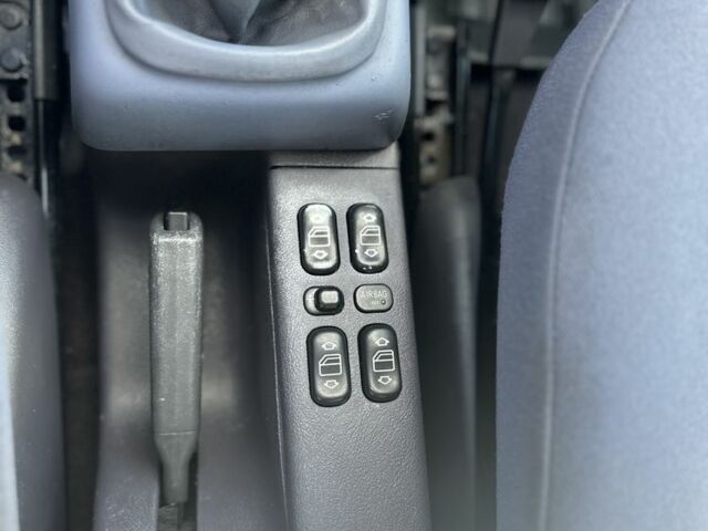 Чорний Мерседес А клас, об'ємом двигуна 1.6 л та пробігом 250 тис. км за 1350 $, фото 12 на Automoto.ua