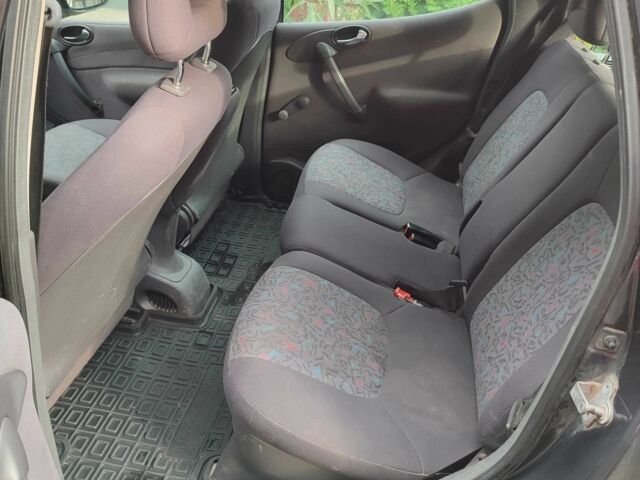 Черный Мерседес А класс, объемом двигателя 1.4 л и пробегом 262 тыс. км за 2300 $, фото 2 на Automoto.ua