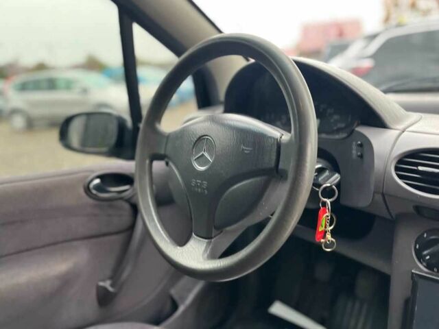 Черный Мерседес А класс, объемом двигателя 1.7 л и пробегом 289 тыс. км за 3999 $, фото 23 на Automoto.ua