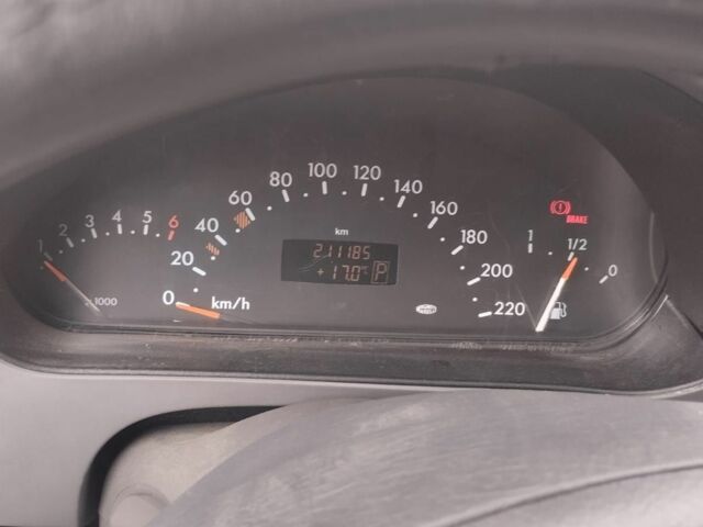 Черный Мерседес А класс, объемом двигателя 1.4 л и пробегом 212 тыс. км за 3200 $, фото 4 на Automoto.ua