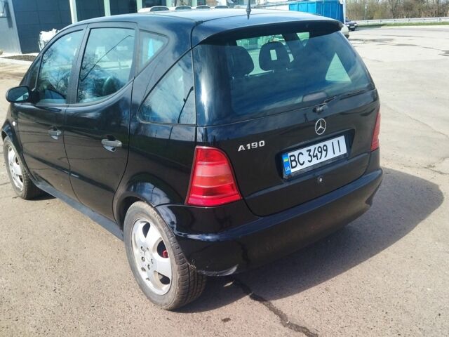 Черный Мерседес А класс, объемом двигателя 1.9 л и пробегом 212 тыс. км за 3999 $, фото 3 на Automoto.ua