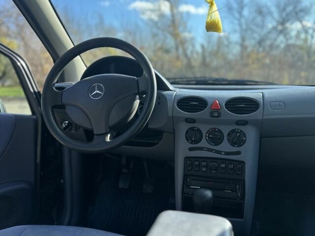 Чорний Мерседес А клас, об'ємом двигуна 1.6 л та пробігом 250 тис. км за 1350 $, фото 9 на Automoto.ua