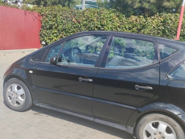 Черный Мерседес А класс, объемом двигателя 1.4 л и пробегом 212 тыс. км за 3200 $, фото 1 на Automoto.ua