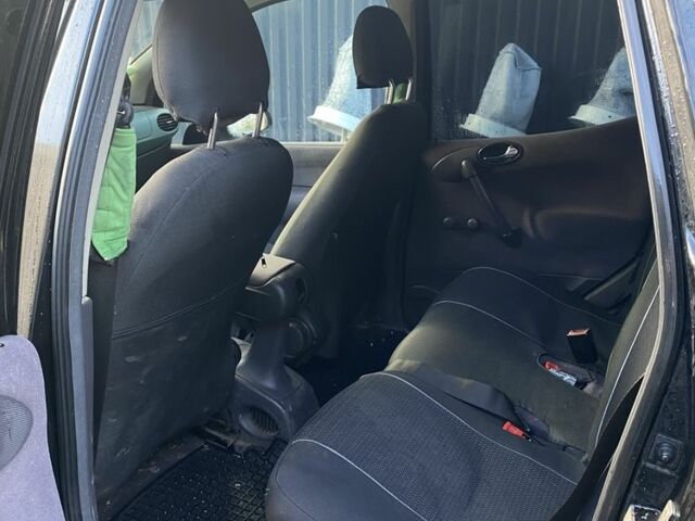 Черный Мерседес А класс, объемом двигателя 1.7 л и пробегом 260 тыс. км за 2750 $, фото 4 на Automoto.ua