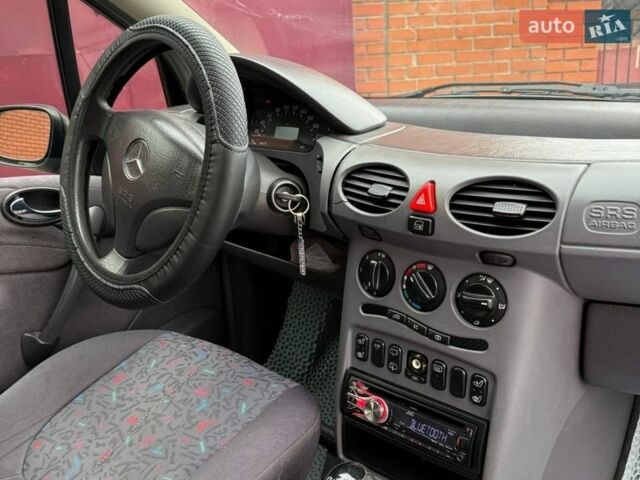 Черный Мерседес А класс, объемом двигателя 1.4 л и пробегом 213 тыс. км за 4799 $, фото 6 на Automoto.ua