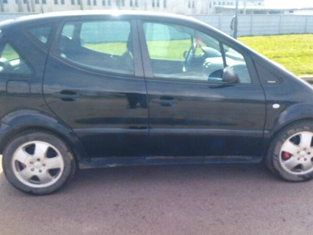 Черный Мерседес А класс, объемом двигателя 1.9 л и пробегом 212 тыс. км за 3999 $, фото 6 на Automoto.ua