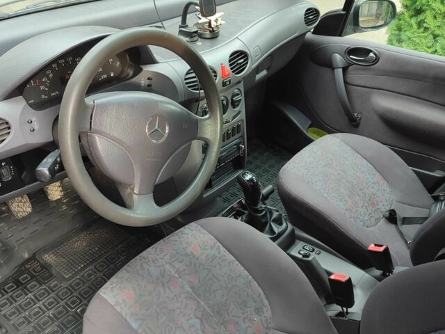 Черный Мерседес А класс, объемом двигателя 1.4 л и пробегом 262 тыс. км за 2300 $, фото 4 на Automoto.ua