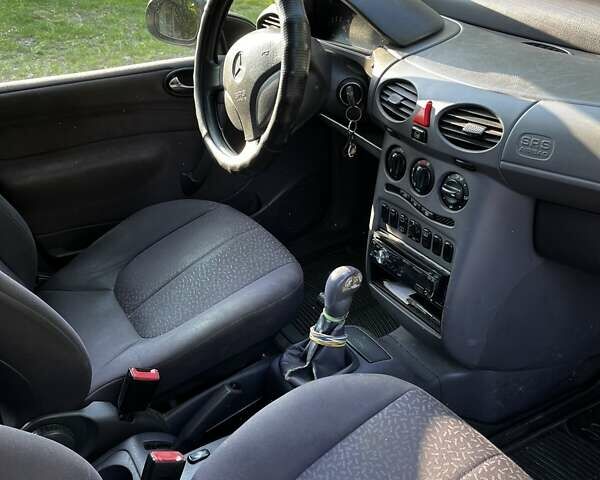 Черный Мерседес А класс, объемом двигателя 1.7 л и пробегом 260 тыс. км за 2400 $, фото 4 на Automoto.ua