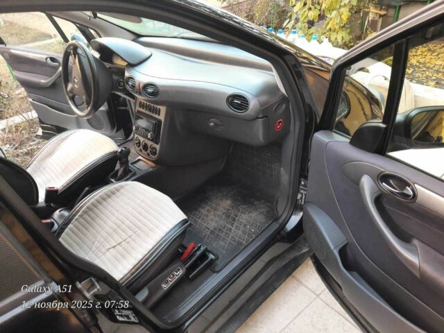 Черный Мерседес А класс, объемом двигателя 1.4 л и пробегом 298 тыс. км за 3200 $, фото 9 на Automoto.ua