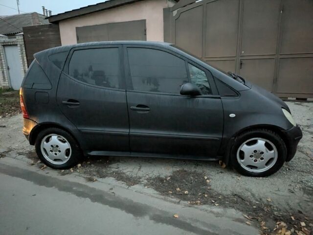 Черный Мерседес А класс, объемом двигателя 1.9 л и пробегом 203 тыс. км за 1499 $, фото 3 на Automoto.ua