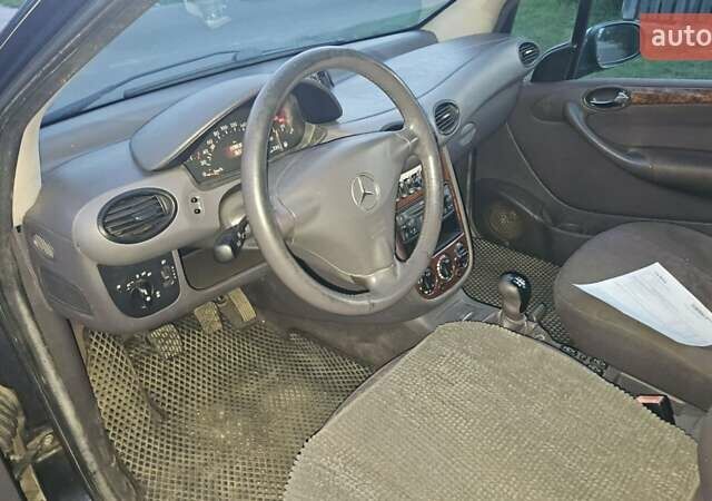 Черный Мерседес А класс, объемом двигателя 1.69 л и пробегом 330 тыс. км за 4500 $, фото 5 на Automoto.ua