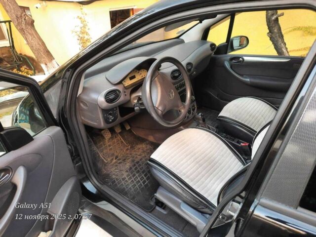 Черный Мерседес А класс, объемом двигателя 1.4 л и пробегом 298 тыс. км за 3200 $, фото 8 на Automoto.ua