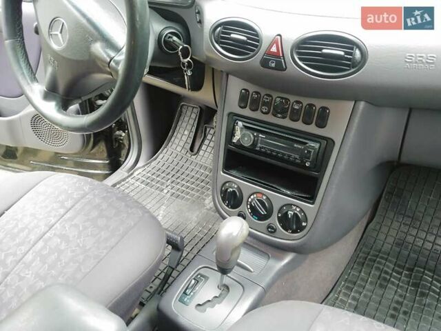 Черный Мерседес А класс, объемом двигателя 1.69 л и пробегом 270 тыс. км за 3500 $, фото 19 на Automoto.ua