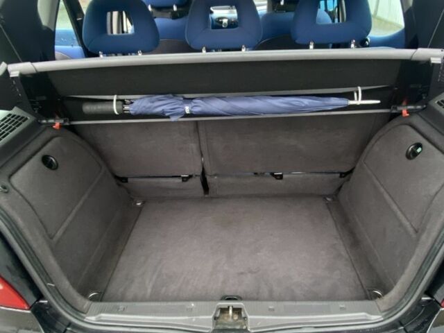 Черный Мерседес А класс, объемом двигателя 1.7 л и пробегом 284 тыс. км за 5000 $, фото 2 на Automoto.ua