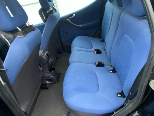 Черный Мерседес А класс, объемом двигателя 1.7 л и пробегом 284 тыс. км за 5000 $, фото 3 на Automoto.ua