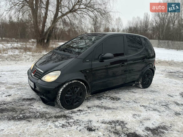 Черный Мерседес А класс, объемом двигателя 1.4 л и пробегом 327 тыс. км за 2600 $, фото 1 на Automoto.ua