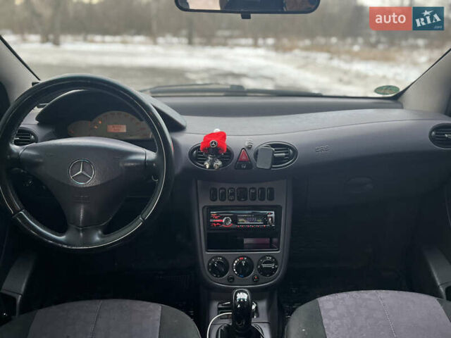 Черный Мерседес А класс, объемом двигателя 1.4 л и пробегом 327 тыс. км за 2600 $, фото 4 на Automoto.ua