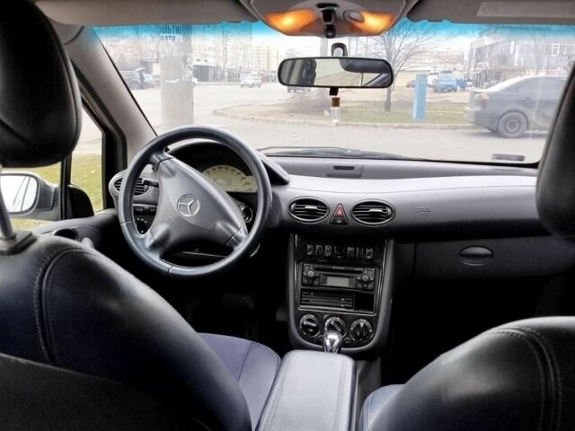 Черный Мерседес А класс, объемом двигателя 1.7 л и пробегом 319 тыс. км за 3200 $, фото 3 на Automoto.ua