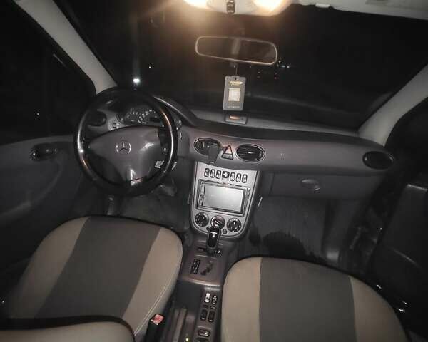 Черный Мерседес А класс, объемом двигателя 1.69 л и пробегом 338 тыс. км за 2350 $, фото 13 на Automoto.ua