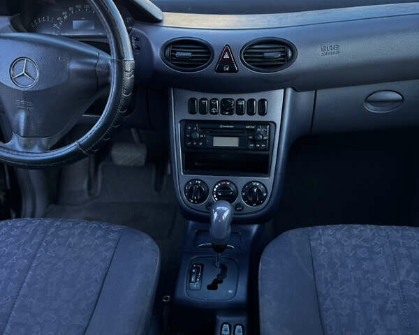 Черный Мерседес А класс, объемом двигателя 1.6 л и пробегом 241 тыс. км за 3599 $, фото 12 на Automoto.ua