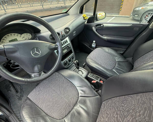 Мерседес А класс 2003 в Киеве на Automoto.ua Черный Мерседес А класс, объемом двигателя 1.6 л и пробегом 255 тыс. км за 4400 $, фото 4 на Automoto.ua