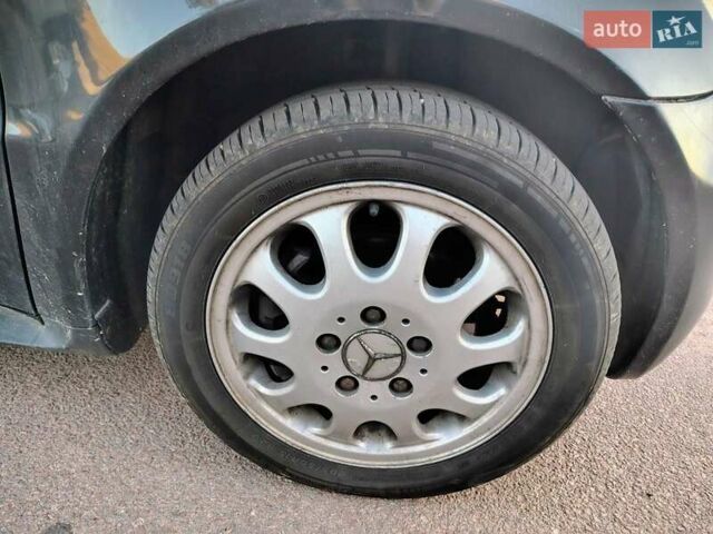 Черный Мерседес А класс, объемом двигателя 1.69 л и пробегом 240 тыс. км за 4150 $, фото 7 на Automoto.ua