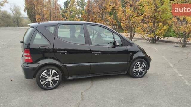 Черный Мерседес А класс, объемом двигателя 1.6 л и пробегом 324 тыс. км за 3900 $, фото 2 на Automoto.ua