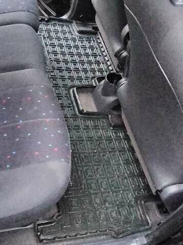 Черный Мерседес А класс, объемом двигателя 1.6 л и пробегом 210 тыс. км за 4300 $, фото 4 на Automoto.ua