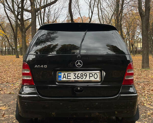 Черный Мерседес А класс, объемом двигателя 1.4 л и пробегом 300 тыс. км за 3950 $, фото 3 на Automoto.ua