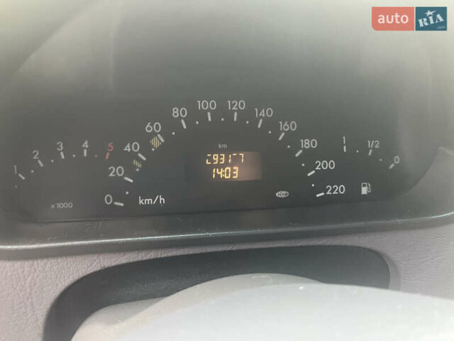 Черный Мерседес А класс, объемом двигателя 1.7 л и пробегом 300 тыс. км за 3900 $, фото 4 на Automoto.ua